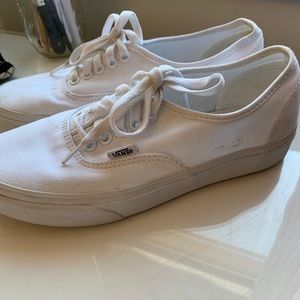Vans “authentic” in true white